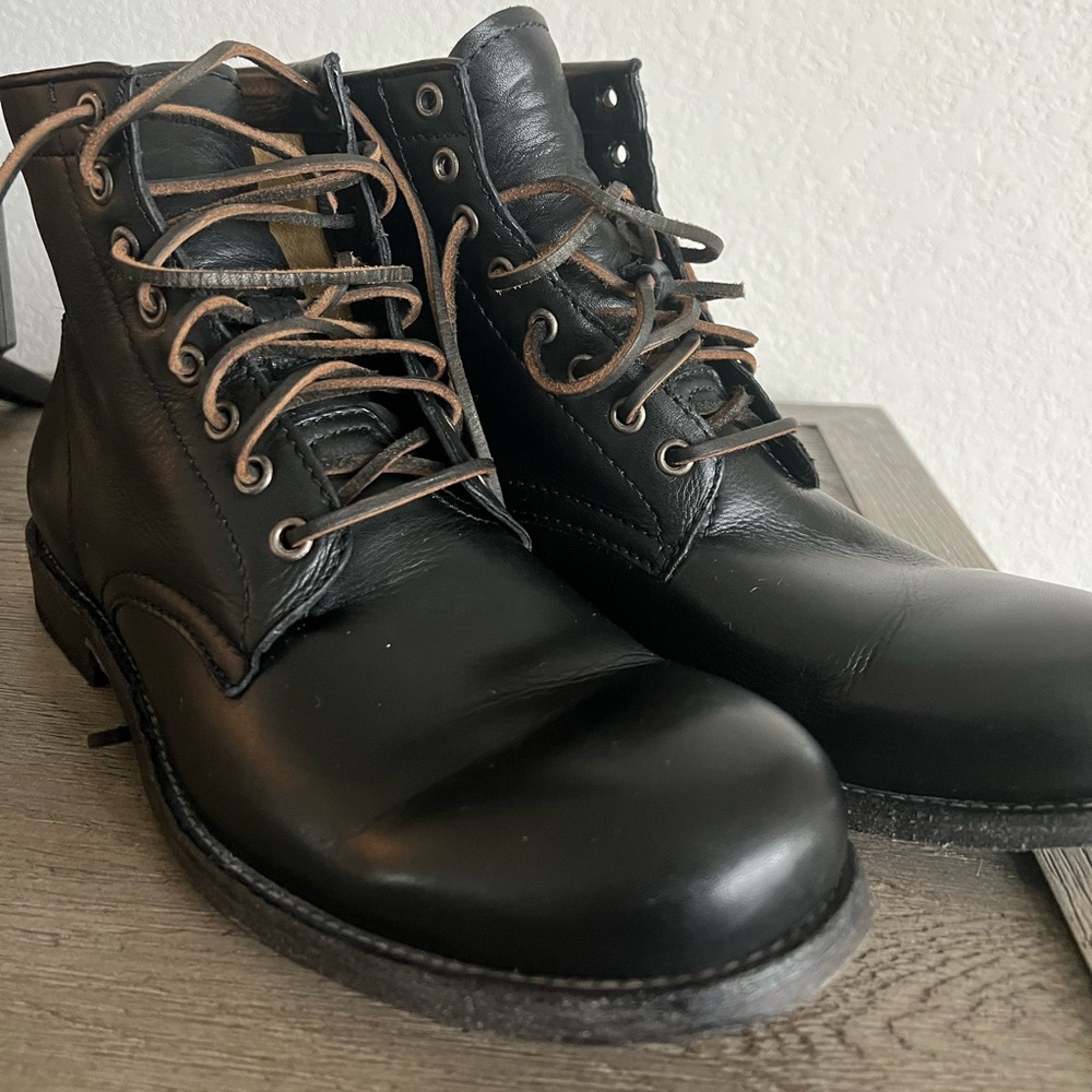 Men's Frye boots 10.5 US Black leather